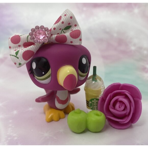 Authentic Littlest Pet Shop # 2527 Magenta White Toucan Green Eyes European - Picture 1 of 3